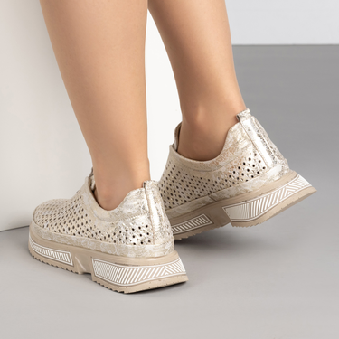 Дамски ежедневни обувки от естествена кожа с перфорация – бежово