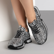 Дамски ежедневни обувки от естествена кожа с перфорация и връзки – черно-бели