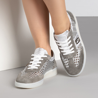 Дамски кецове от естествена кожа в сребристо и сиво – модерен акцент