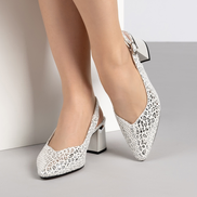 Дамски обувки от естествена кожа на ток – бял елегантен модел с перфорация