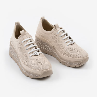 Дамски обувки от естествена кожа с перфорация на платформа – бежови