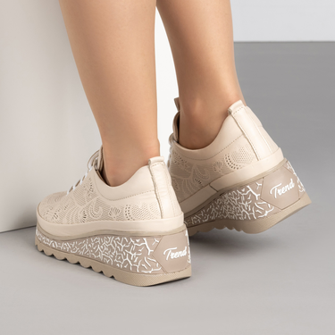 Дамски обувки от естествена кожа с перфорация на платформа – бежови