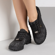 Дамски обувки от естествена кожа с релефна подметка и елегантна златиста катарама