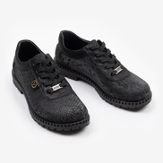 Дамски обувки от естествена кожа с релефна подметка и елегантна златиста катарама