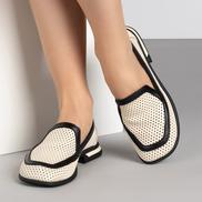 Дамски перфорирани мокасини от естествена кожа – бежови със черен кант