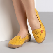Дамски перфорирани мокасини от естествена кожа – жълти