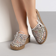 Дамски перфорирани чехли от естествена кожа – многоцветни с връзки и ортопедична подметка