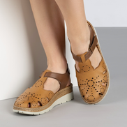 Дамски сандали от естествена кожа с велкро каишка – камелени с кафяв акцент