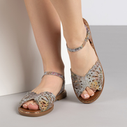 Дамски цветни сандали с каишка и перфорация