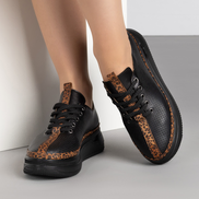 Дамски черни кецове от естествена кожа с перфорация