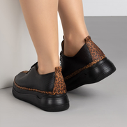 Дамски черни кецове от естествена кожа с перфорация