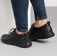 Дамски черни обувки от естествена кожа с ортопедична подметка и декоративна перфорация