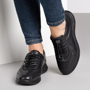 Дамски черни обувки от естествена кожа с ортопедична подметка и декоративна перфорация