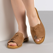 Дамски чехли от естествена кожа – широк и удобен модел с метален акцент – кафяви