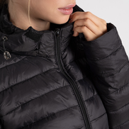 Дамско яке в черно с махаща се качулка– големи размери от 2XL–6XL