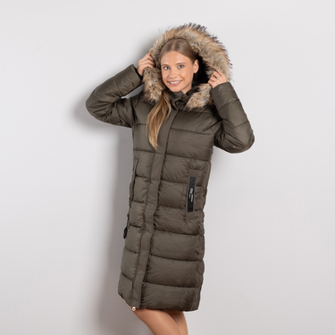 Дълго дамско зимно яке в зелен цвят с махаща се качулка и пух
