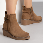 Ежедневни дамски боти от велур в кафяво на удобна платформа