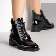 Елегантни дамски боти – лакирани, черни, с нисък ток