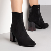 Елегантни дамски боти – черни велурени с красив ток