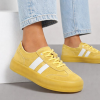 Жълти кецове от естествена кожа с дебели подметки и бели акценти и декоративни елементи