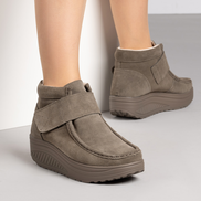 Зелени дамски боти от естествен велур с Walkmaxx подметка и велкро