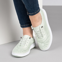 Зелени дамски кожени обувки с ортопедично ходило, ластични връзки и декоративна перфорация