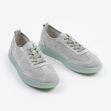 Зелени дамски обувки от естествена кожа с перфорация – меки и удобни