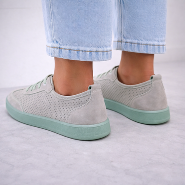 Зелени дамски обувки от естествена кожа с перфорация – меки и удобни