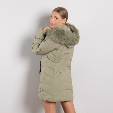 Зелено дамско дълго ватирано зимно яке с махаща се качулка и пух-топъл и модерен модел