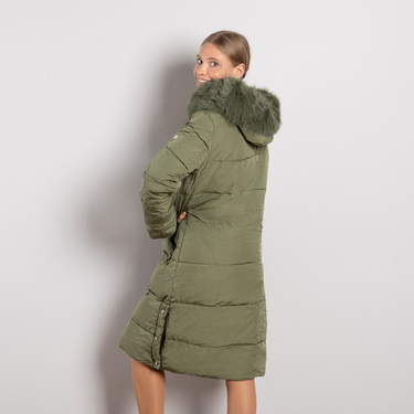 Зелено дамско дълго ватирано зимно яке с пух и висока яка – модел Sдо2XL