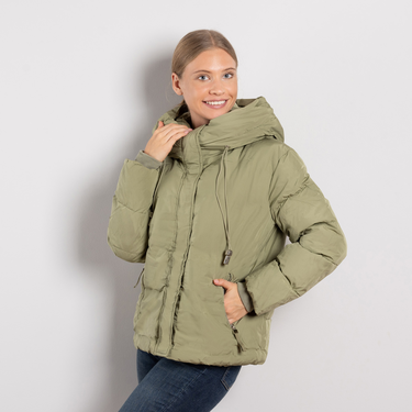 Зелено дамско зимно яке с качулка и връзки – модел Sдо2XL