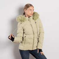 Зелено дамско късо ватирано зимно яке с махаща се качулка и връзки – модел Sдо2XL