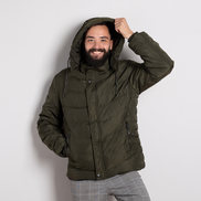 Зелено мъжко ватирано яке с качулка – изчистен и стилен модел, удобен за ежедневието и зимните дни