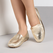 Златни удобни дамски мокасини със стелка от естествена кожа