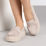 Изискани бежови дамски мокасини от естествен велур с дебела олекотена подметка