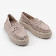 Изискани бежови дамски мокасини от естествен велур с дебела олекотена подметка