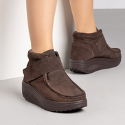 Кафяви дамски боти от естествен велур с Walkmaxx подметка и велкро