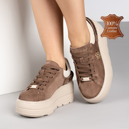 Кафяви дамски велурени кецове с лека платформа и елегантен златист детайл