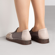 Кафяви дамски ежедневни обувки от естествена кожа с бежови детайли