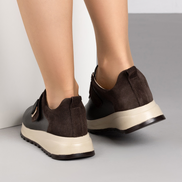 Кафяви дамски кожени маратонки с велкро – удобство и стил за всеки ден