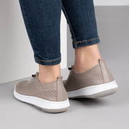 Кафяви дамски кожени обувки с ортопедично ходило, ластични връзки и декоративна перфорация