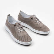 Кафяви дамски кожени обувки с ортопедично ходило, ластични връзки и декоративна перфорация