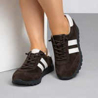 Кафяви дамски маратонки от естествена кожа с бежови детайли и стабилна подметка