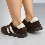 Кафяви дамски маратонки от естествена кожа с бежови детайли и стабилна подметка