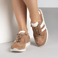 Кафяви дамски маратонки от естествена кожа с бежови детайли и стабилна подметка