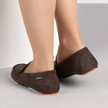 Кафяви дамски мокасини с перфорация и стелка от естествена кожа