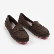 Кафяви дамски мокасини с перфорация и стелка от естествена кожа