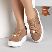 Кафяви дамски обувки от естествена кожа с бяла подметка и метална декорация