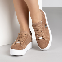 Кафяви дамски обувки от естествена кожа с бяла подметка и метална декорация