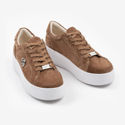 Кафяви дамски обувки от естествена кожа с бяла подметка и метална декорация